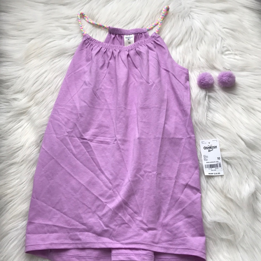 A tank top with fuzzy ear rings 👚👂🏽💍